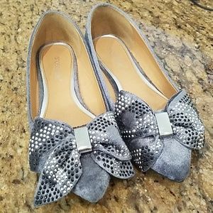 Shoe Dazzle Silver & Gray Flats